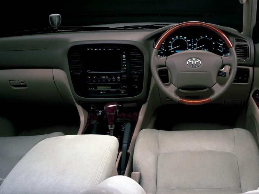  Toyota Land Cruiser 100 50th Anniversary 2001 года  (JP) (фото 3 из 6)